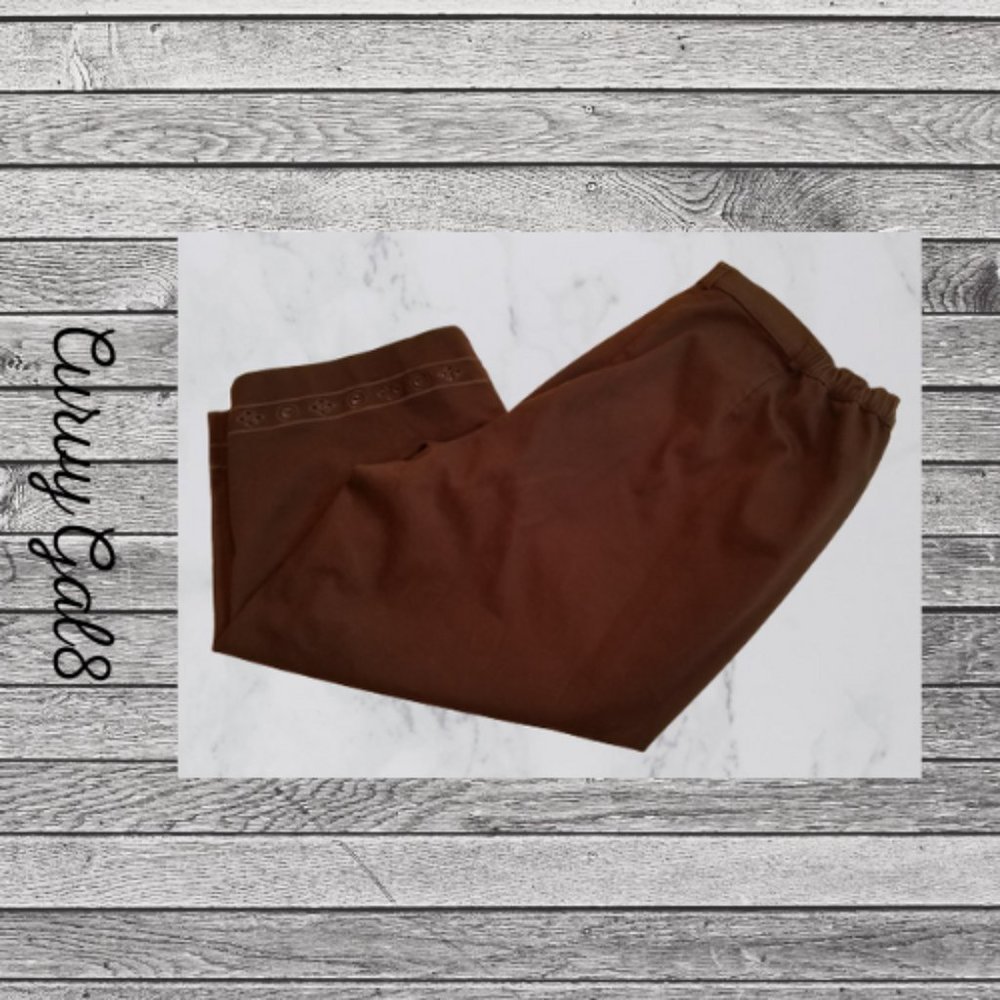 🔥 Last Chance 🔥 Tanjay Capri Pants  Brown Button  Size 18
